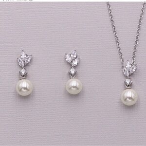 Gorgeous Bridal/Special Occasion necklace and earring set